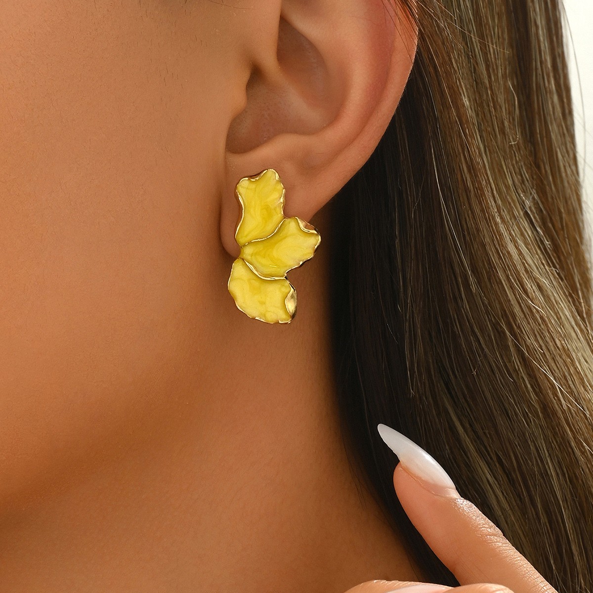 Petal-Shaped Color-Inlay Stud Earrings